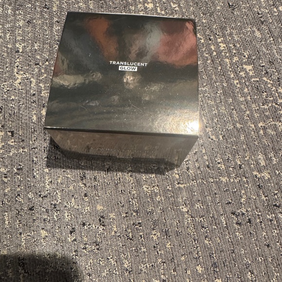 Laura Mercier translucent powder-Glow - Picture 9 of 12